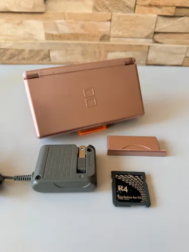 Nintendo DS Lite Rosé Com R4 + Carregador Original ( faço envio )