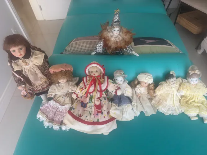 Coleção de bonecas antigas.