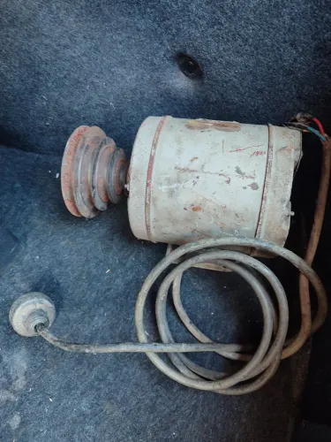 Vende se motor trifásico indução 1/2 CV 1735 rpm