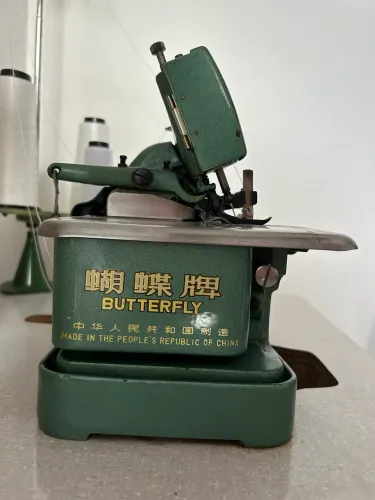 Máquina de costura overlock