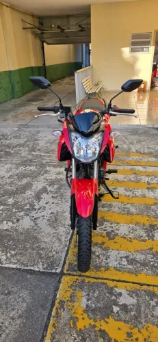 Vendo Fazer150 muito nova, baixo km.