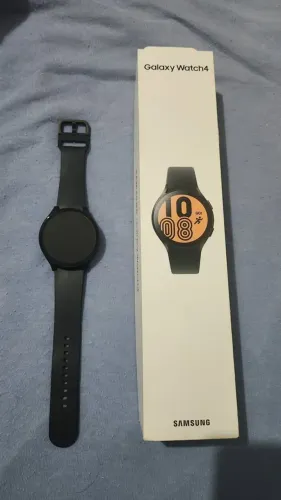 Galaxy Watch4 com capinha protetora