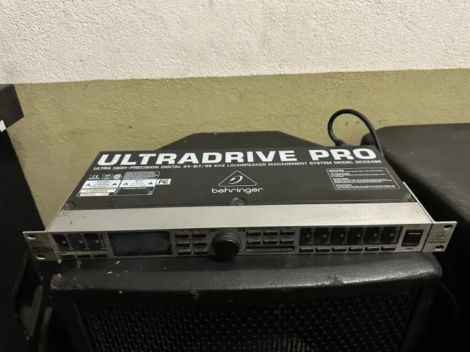 Processador digital Behringer dcx2498