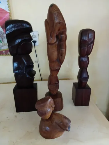 Esculturas em Madeira