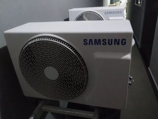 Ar Condicionado Split Inverter Samsung WindFree AI 12000 BTU/h Frio AR12DYFAAWKNAZ - 220 V