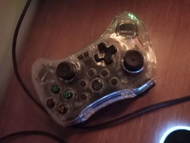 VENDO 2 CONTROLES PARA JOGOS DE PC ,BM800 PARA MUSICA E PHANTOM POWER JUNTO