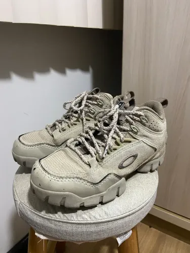 tênis oakley modoc mid Ii