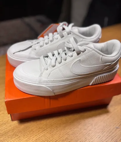 Imperdível! Tênis Nike Feminino Couro com ETIQUETA