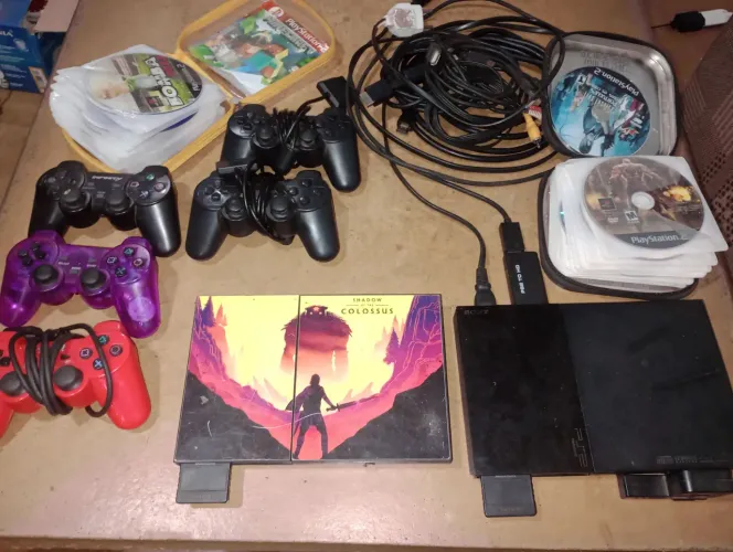 Vendo 2 play 2 + controles + jogos+ cabos