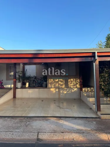 Casa com 3 Quartos, Suíte, Planejados e Área Gourmet - Pronta para Morar