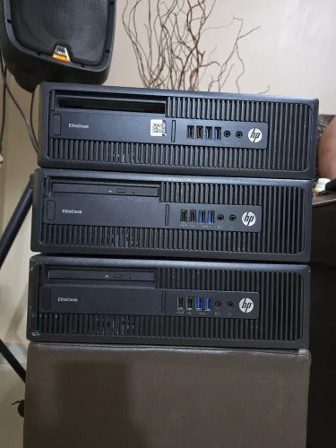 3 gabinetes com placa mãe