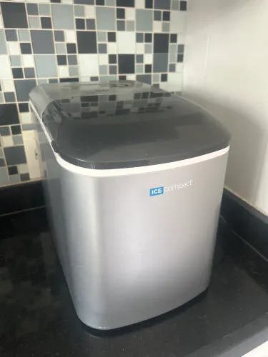 Máquina de Gelo EOS Ice Compact | Produz até 15kg por dia - Cor Prata
