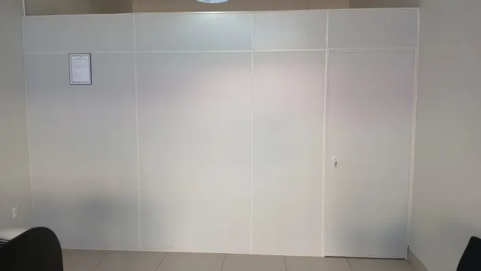 Divisória com porta