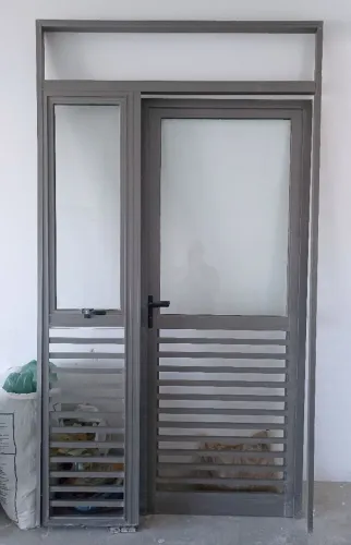Porta de Alumínio Envidraçada