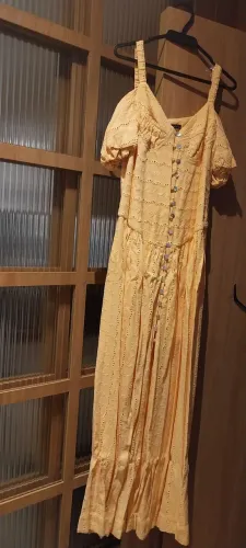 Vestido amarelo de lese estilista Renata Campos