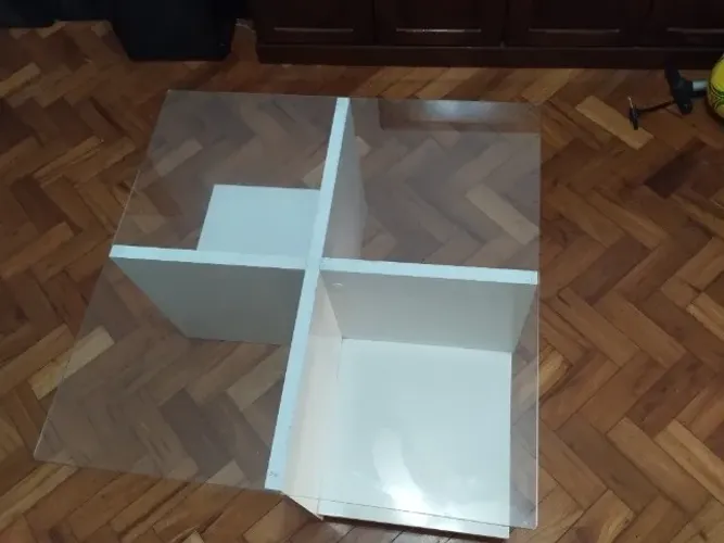 Mesa de centro branca e moderna