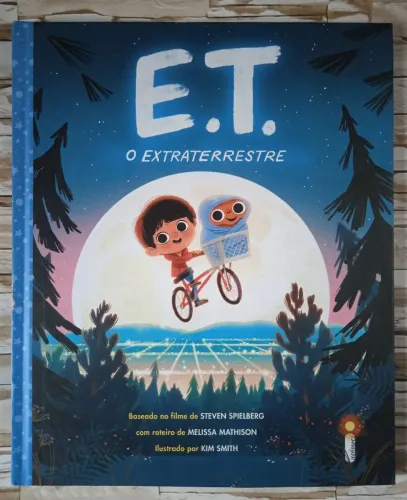 E.T. O Extraterrestre, de Kim Smith. Editora Intrínseca, Capa dura, 2018.