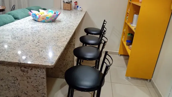 BANQUETA ALTA ESTOFADA R$ 140,00 VÁRIAS CORES 
