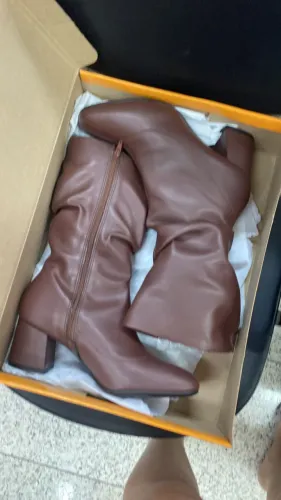Bota de couro feminina 