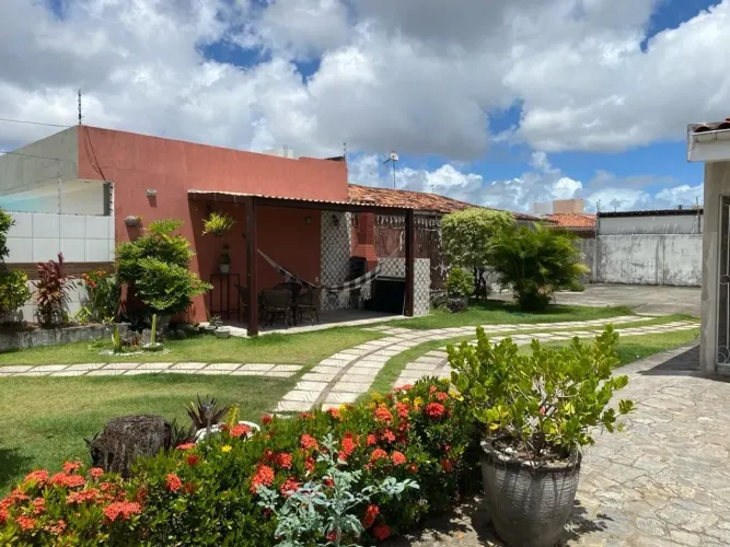 Casa com 3 dormitórios à venda, 270 m² por R$ 1.200.000,00 - Cristo Redentor - João Pessoa