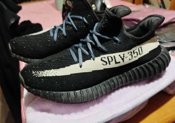Adidas Yeezy Boost 350 V2 "Oreo" .