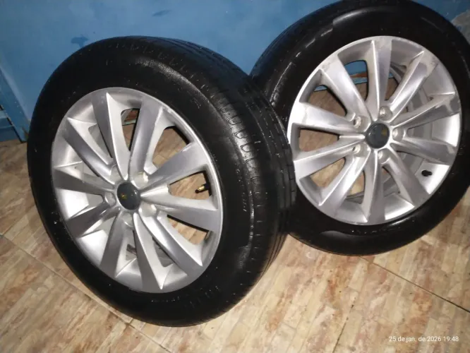 Roda Fox 5 furo 4 pneus super bons 