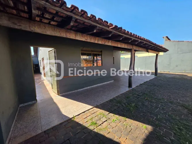 Casa para aluguel, 4 quartos, 1 suíte, 4 vagas, TUBALINA - Uberlândia/MG