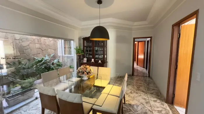 Casa para Venda em Uberlândia, Santa Monica, 3 dormitórios, 1 suíte, 3 banheiros, 4 vagas