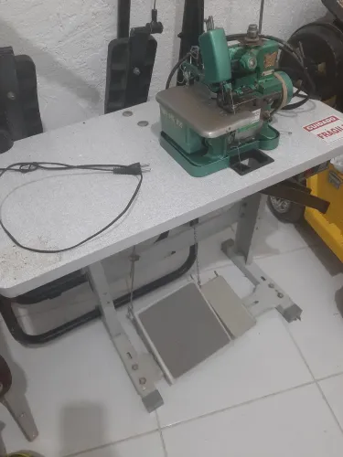Maquina overlock profissional
