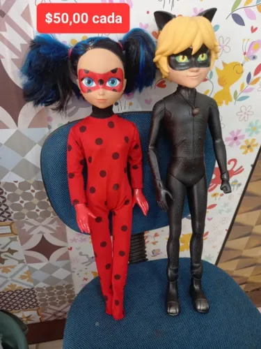 Bonecos da Ladybug e do Cat Noir inspirados na série animada Miraculous: As Aventuras de L