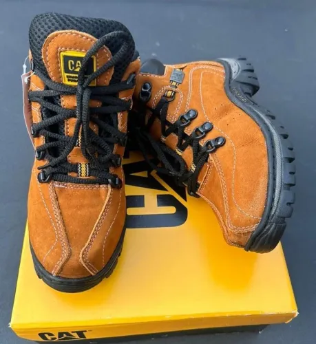 BOTA COTURNO CATERPILLAR CANO MÉDIO AMARELA
