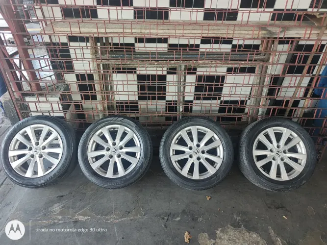 Rodas 16 Honda Civic com pneus 