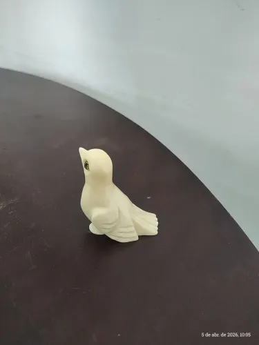 Escultura em resina cor marfim