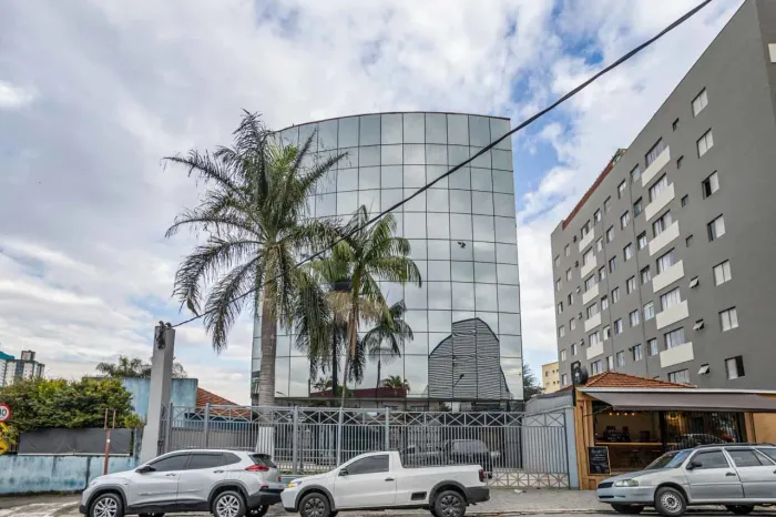Prédio comercial na Avenida Dionysia Alves Barreto, 233 1246 m²