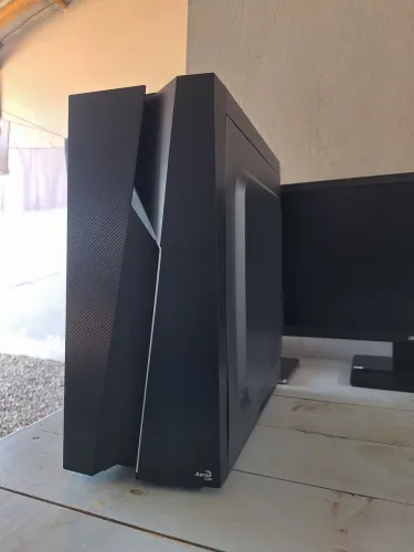 Gabinete Gamer Mid Tower com Lateral Transparente