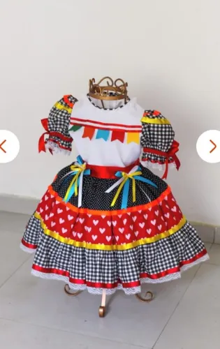 Vestido Festa Junina luxo tamanho de 6 a 8 anos serve.