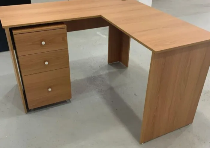 Mesa L com gaveteiro em mdf
