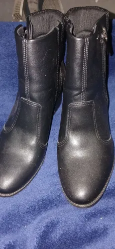 Vende-se ou troca por rasteirinha do mesmo nível bota Dakota