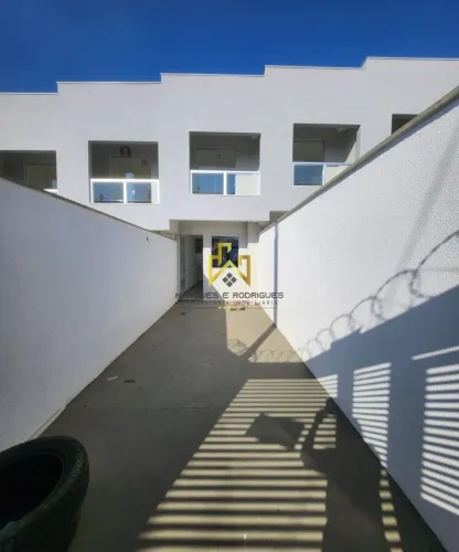 Excelente Casa geminada duplex no Floramar