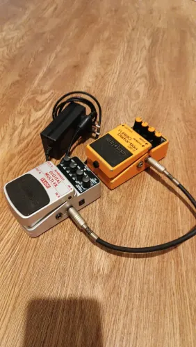 PEDAL BOSS DS-2 (TURBO DISTORTION) e BEHRINGER FX600 (DIGITAL MULTI-FX) + FONTE E CABO