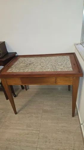 Mesa de madeira maciça