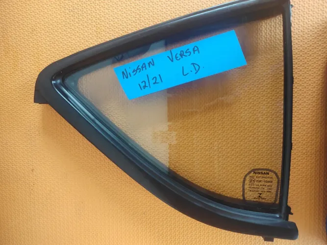 Vidro Oclinhos fixo Porta Traseira Direita Nissan Versa 12/21 Completo Genuino