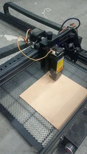 Máquina de corte a laser Diôdo 1x1m