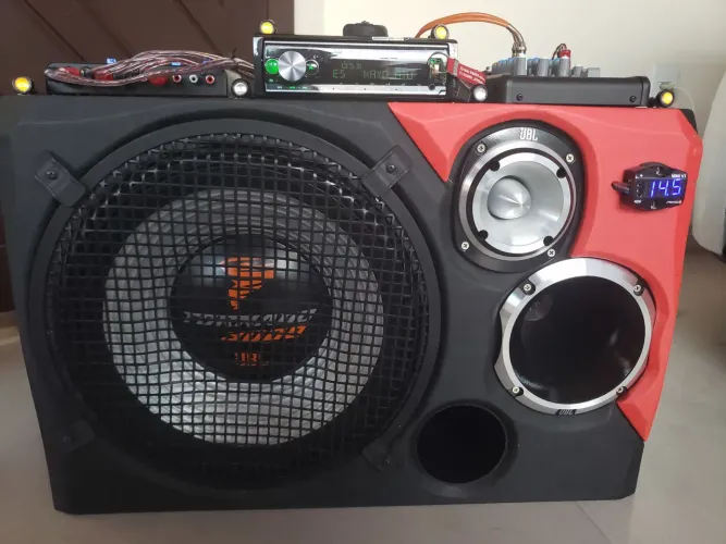 Som automotivo tipo caixa trio