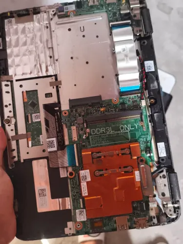 Vendo três notebook para retirada de peças