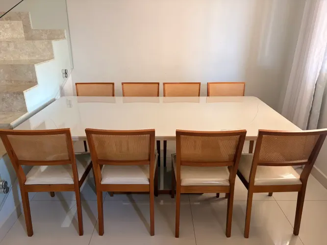 Mesa de jantar com 8 lugares