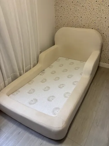 Cama Montessoriana Infantil Estofada com Proteção Lateral - Excelente Estado