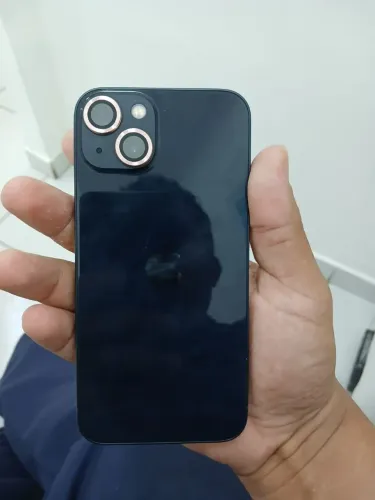 Vendo um iPhone 13 com 8 meses de uso em perfeitas condições com nota fiscal.