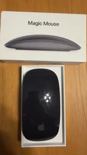 Magic Mouse 2. Precisão com bateria que dura mais de 15 dias.