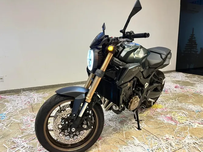 HONDA CB 650R ABS 2023 Baixa KM | Verde | Impecável